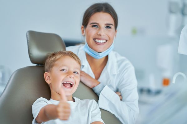 ¡Cuida la sonrisa de tus hijos! Consejos de odontopediatría para padres